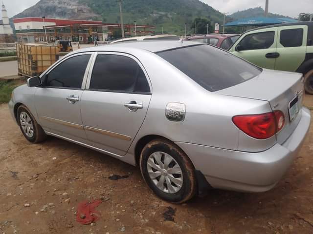 A picture of 2003 04 Toyota Corolla LE for sale