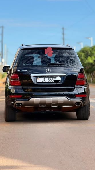 A picture of Mercedes Benz 4matic 2010 model petrol engine Germany make 55m