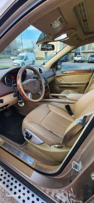 A picture of 2007 Mercedes Benz GL Class GL 450 Sport Utility 4D