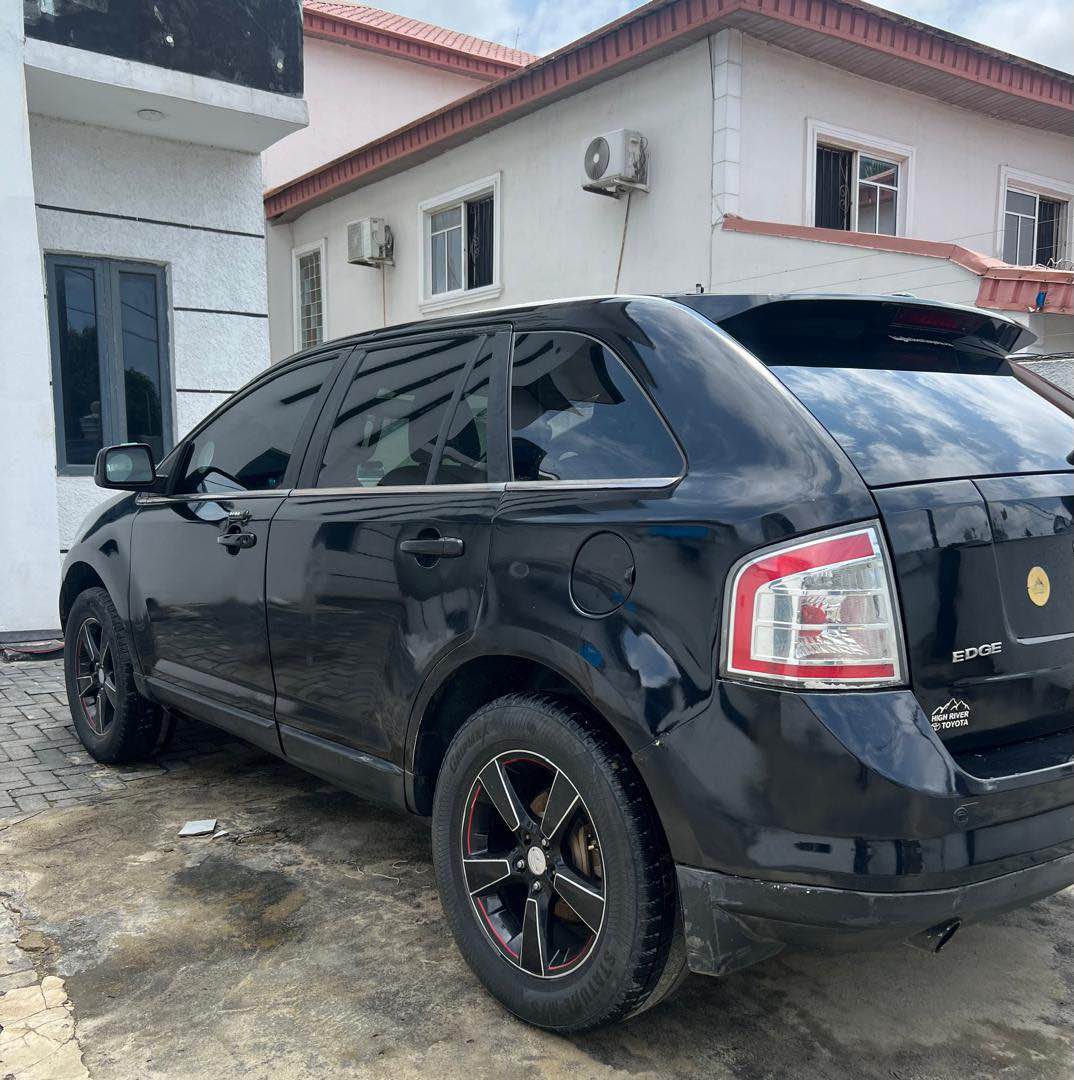 A picture of Ford car