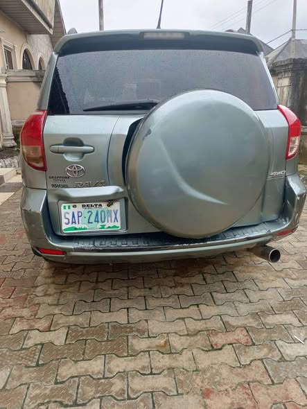 A picture of 2010 V4 Toyota RAV4