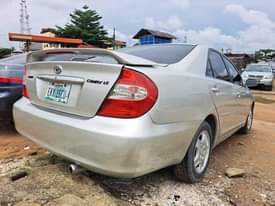 A picture of 2005 TOYOTA Camry 111