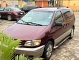 A picture of Toyota sienna 2002 LE A year and 6 monthsRegistered First