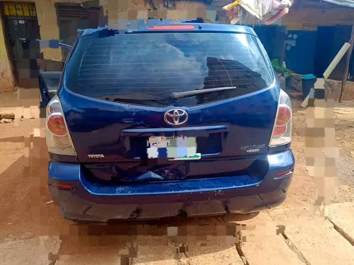 A picture of Toyota corolla verso