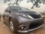 A picture of Toyota Sienna 2014