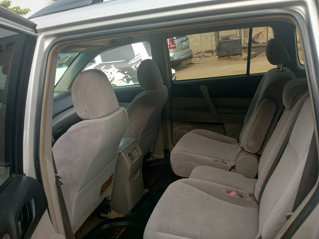 A picture of TOYOTA HIGHLANDER 05