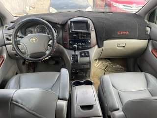 A picture of Toyota Sienna 2004 Used