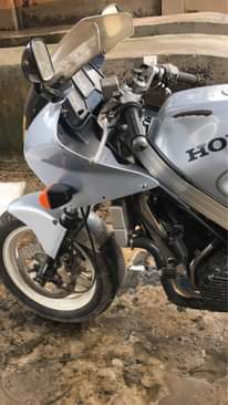 A picture of honda vfr 750