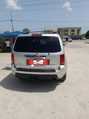 A picture of Honda pilot 2010 Engine Gear and AC is Good condition