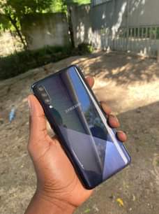 A picture of SAMSUNG A30s
