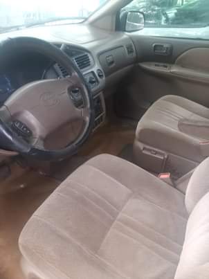 A picture of Toyota sienna in a very gud condition nothing to fix