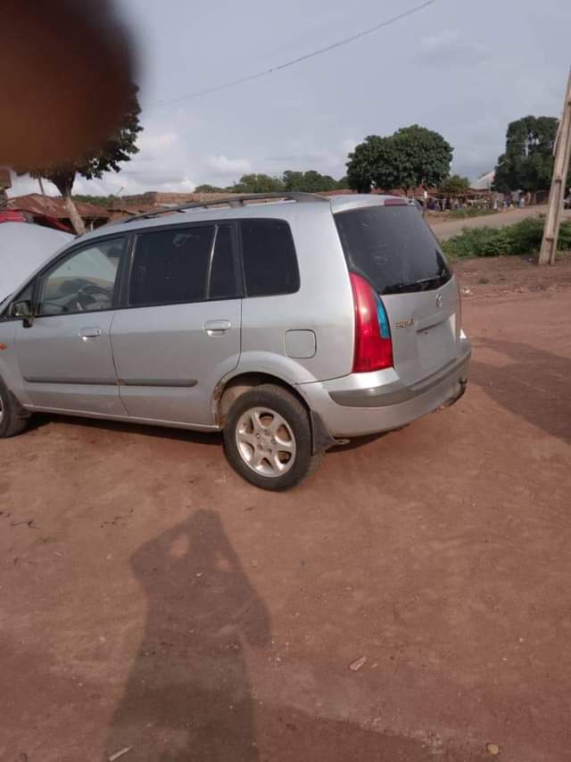 A picture of 2003 Mazda Primacy Mazda