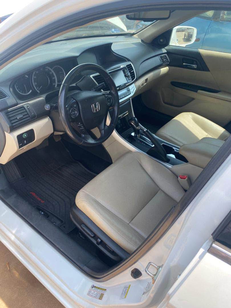 A picture of CLEAN BELGIUM STANDARD HONDA ACCORD 2013 MODEL EXL First body