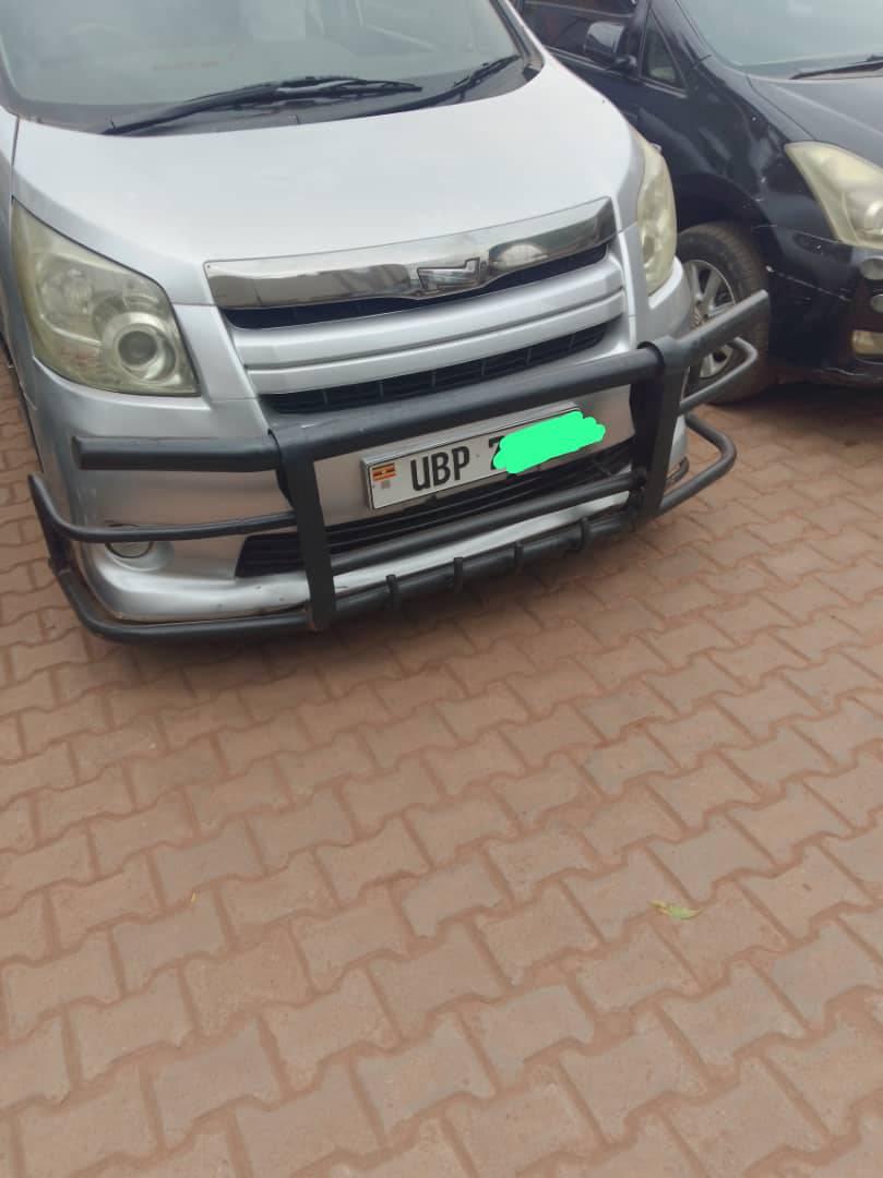 A picture of TOYOTA NOAH Si 2008