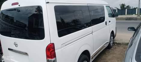 A picture of 2010 Toyota Hummer 2 Bus Belgium standard buy and drive