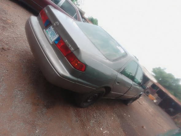 A picture of Toyota camry drop light