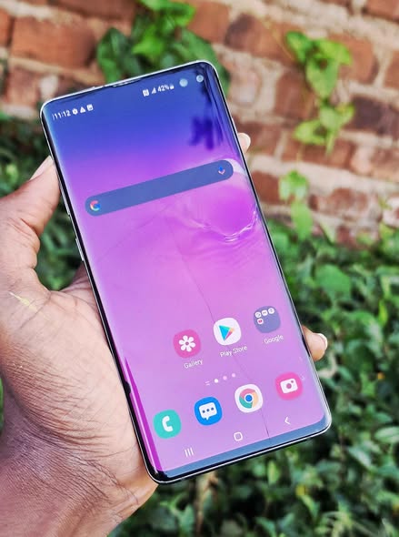A picture of Samsung S10 plus