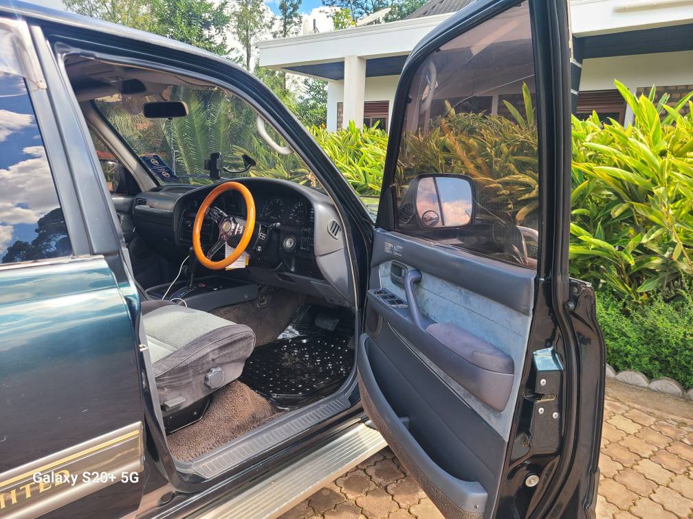 A picture of Toyota land cruiser LC 80 series