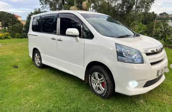 A picture of Toyota Noah 28 5m very good condition