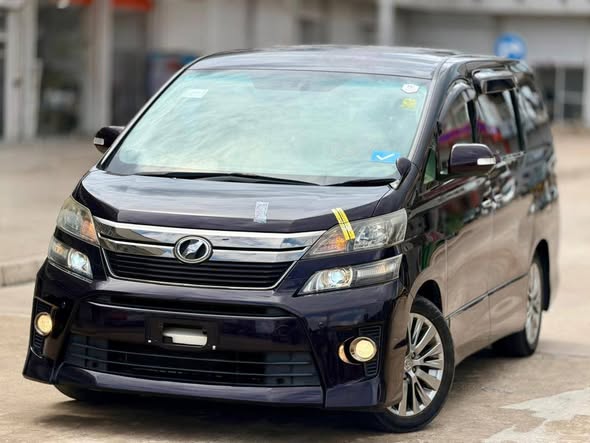 A picture of WhatsApp call 2557 6248 3424 2013 TOYOTA VELLFIRE ANH20 Price