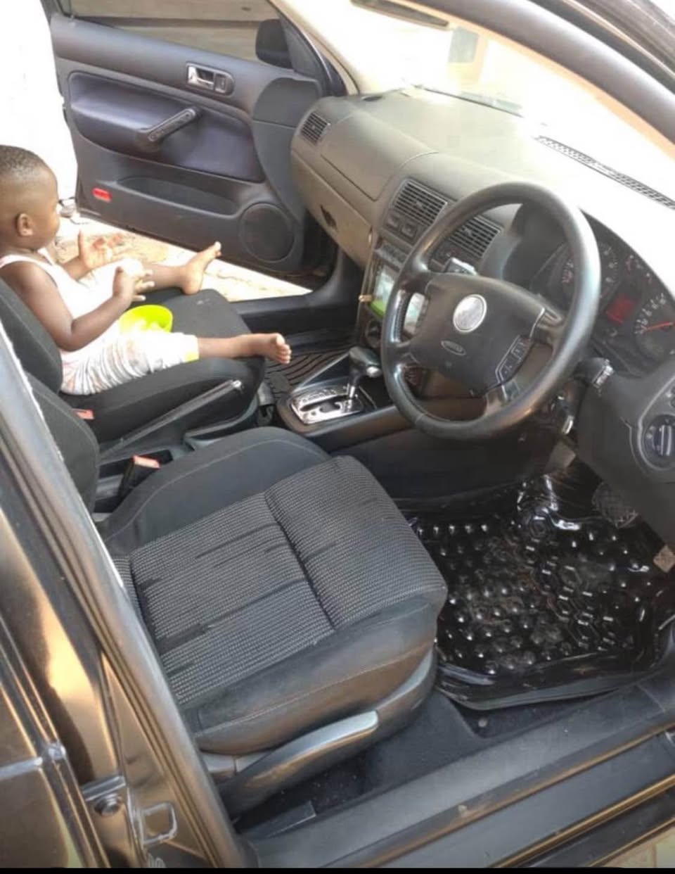 A picture of Golf GTI S M 260 Contact 0700990602 0707000148