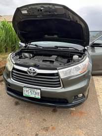 A picture of Few months registered 2015 Highlander pure first body Tokunbo standard