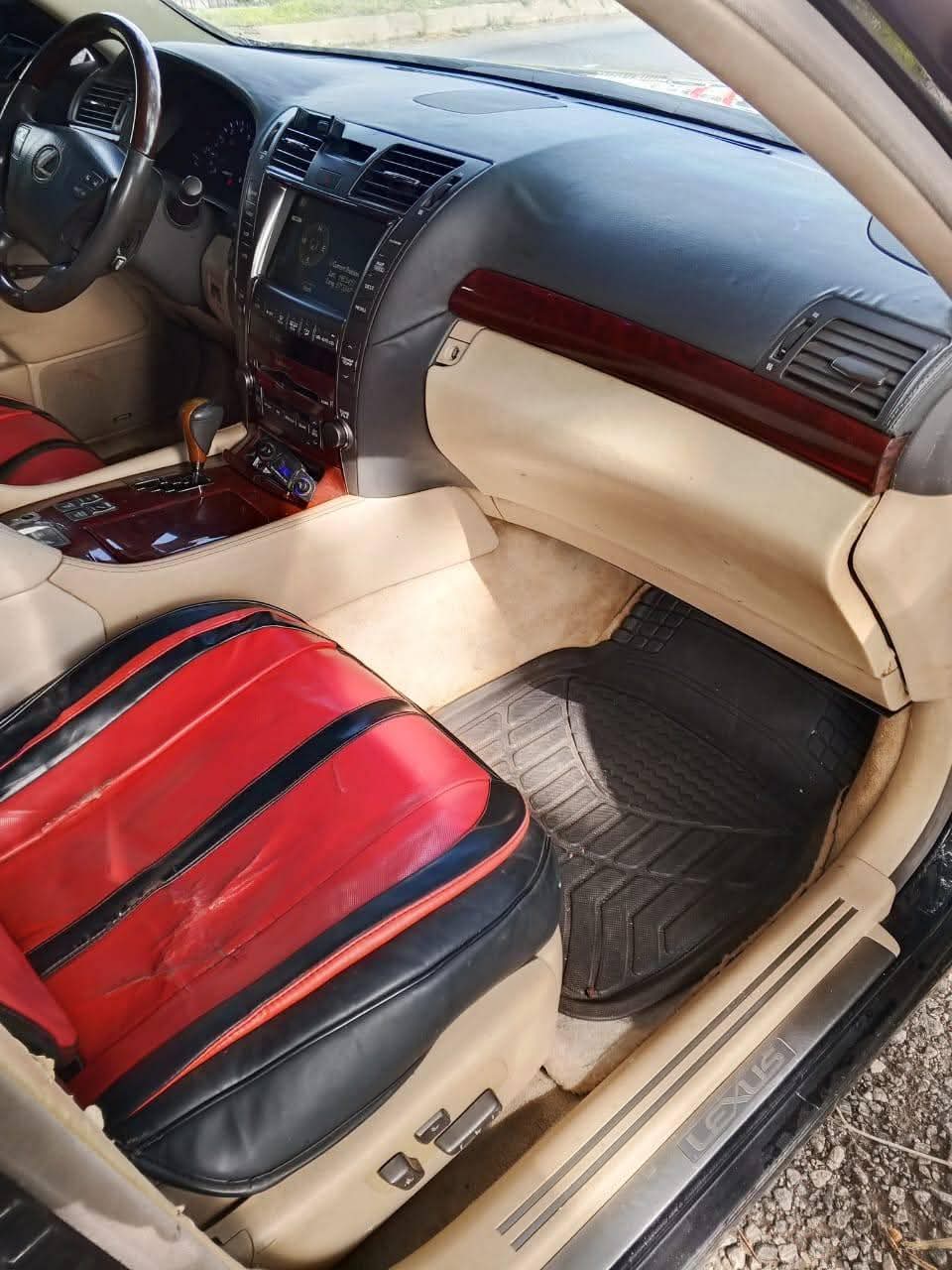 A picture of 2010 Lexus LS 460 09019556049