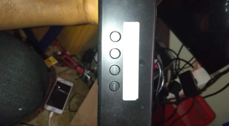A picture of 0fa boss kalewa nauza Hitachi sound bar 180k. Ni mtumba