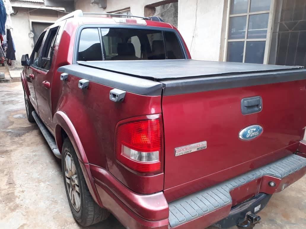 A picture of Ford explorer 2008 used