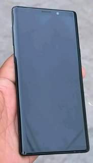 A picture of Samsung note 9 duos