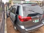 A picture of 06 TOYOTA SIENNA