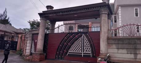 A picture of SLIDING GATES