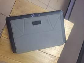 A picture of Dell with 4gb and 128gb Ssd Touch screen and Detachable