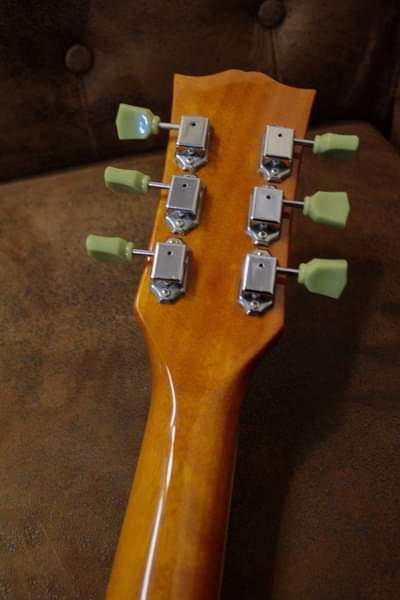 A picture of Les Paul electric guitar