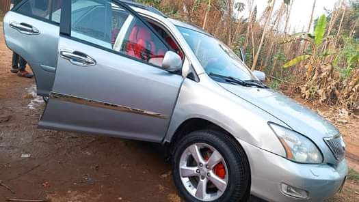 A picture of Extremely clean 2006 Model Lexus Rx330 available for sale Fullest