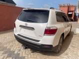 A picture of Tokunbo Toyota Highlander 2013 model limited edition fullest option first