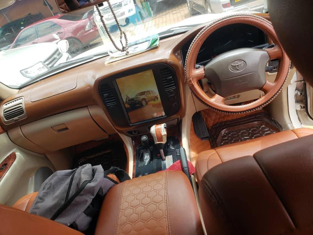 A picture of 2010 Toyota land cruiser v8