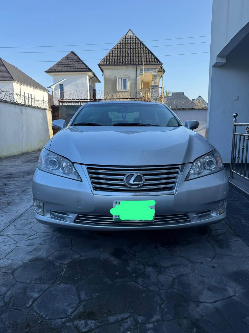 A picture of Lexus ES350