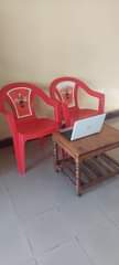 A picture of Nauza viti vya plastic na icho kimeza vyote nipe 25