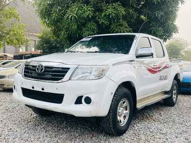 A picture of TOYOTA HILUX YEAR 2015 AUTOMATIC DRIVE 21 5 MILLION NAIRA
