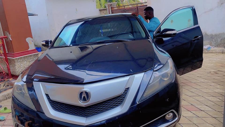A picture of DISTRESS SALE ACURA ZDX 012 MODEL