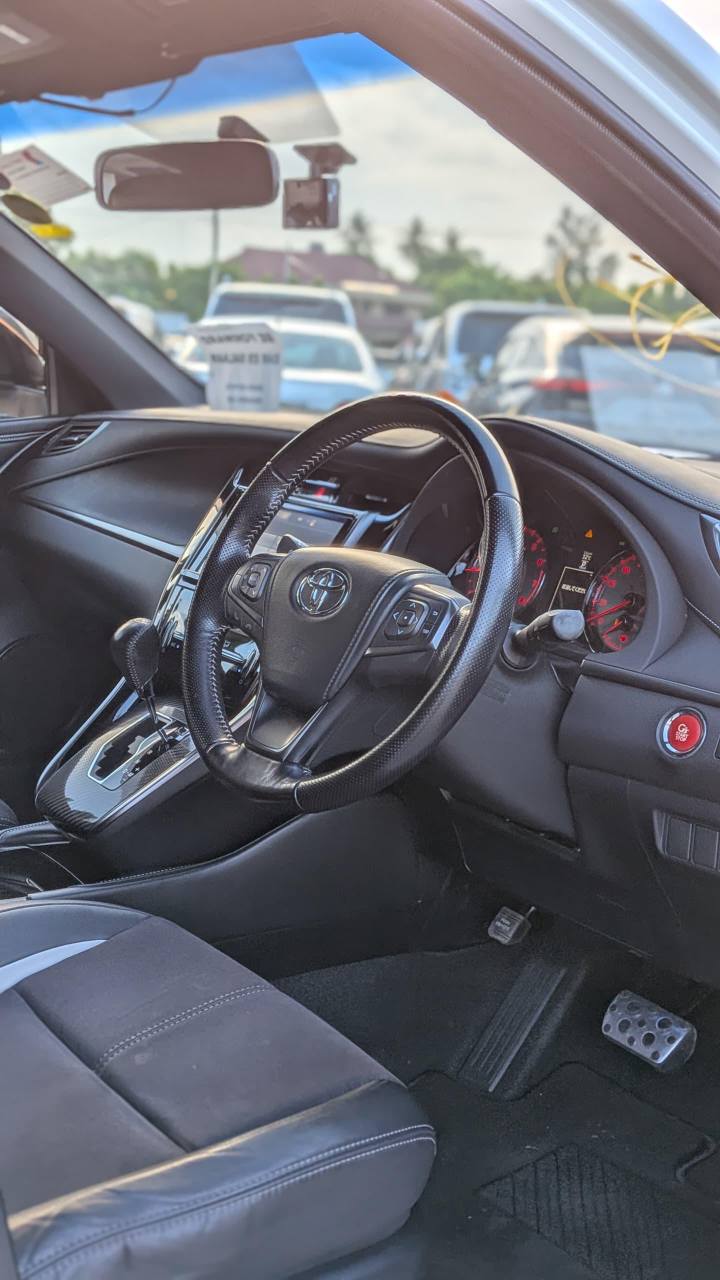 A picture of Toyota harrier Year 2016 Cc2000 Price 68 000 000