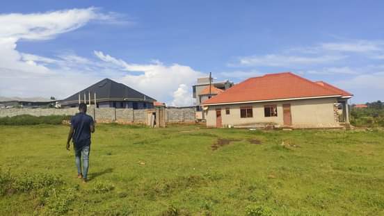 A picture of KAWUKU ZIIRU Plots For Sale Selling at 60M Ugx Ready