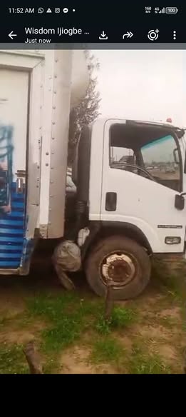 A picture of Izuzu truck for sale
