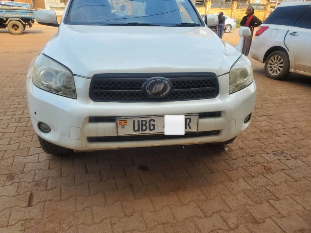 A picture of  Toyota RAV4 2007 28 000 000 UGX Namugongo