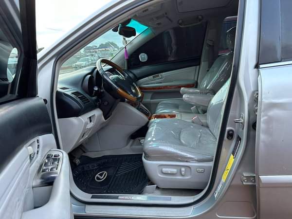 A picture of For sale Few months used 2006 Lexus RX 330 Full