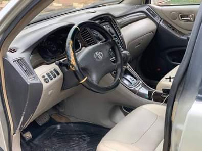 A picture of 2005 Model Toyota Highlander 4 Million naira Abuja 08124495458
