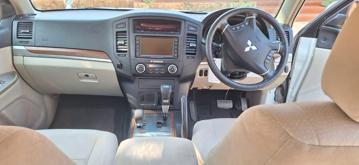 A picture of Mitsubishi pajero