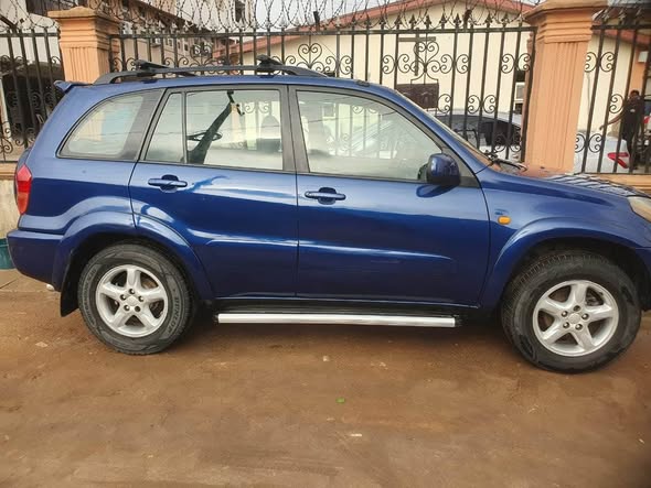 A picture of Reg 2004 Toyota RAV4