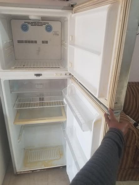 A picture of LG double door frindge